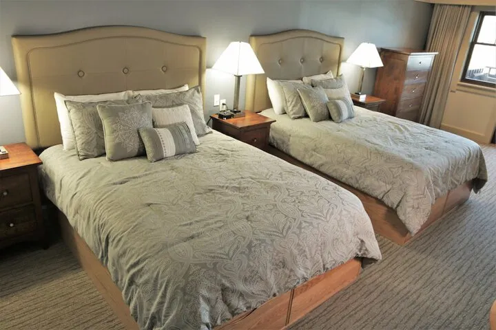 Room 3 of 77