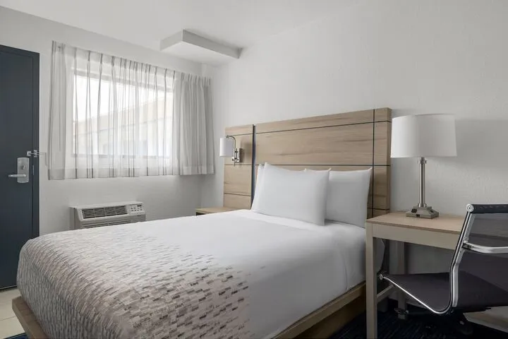 Room 5 of 27