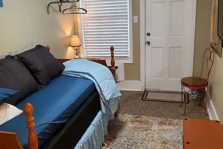 Room 4 of 49