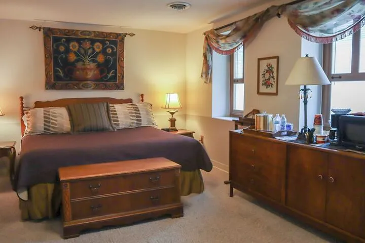 Room 4 of 32