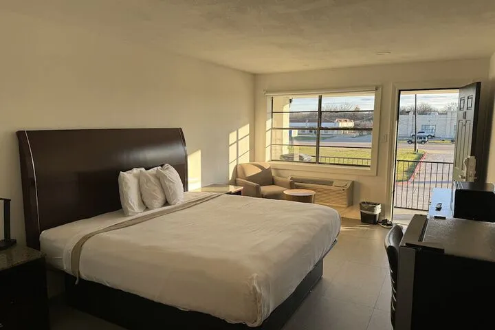 Room 5 of 11