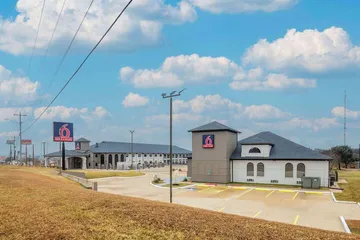 Studio 6 Suites Brenham TX