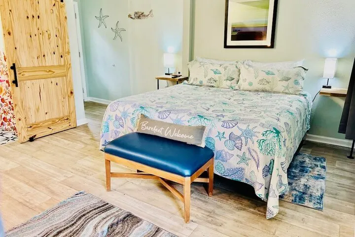 Room 4 of 93