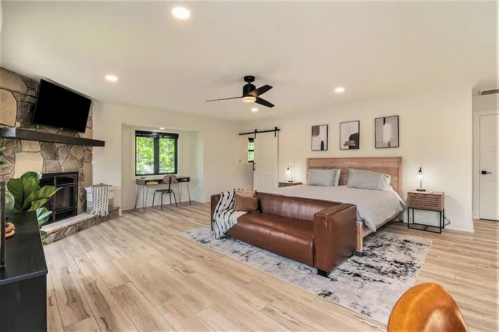 Room 3 of 102