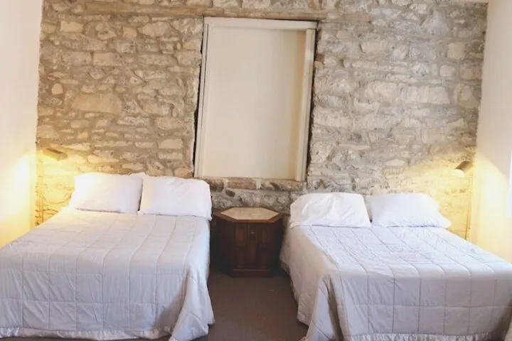 Room 4 of 25