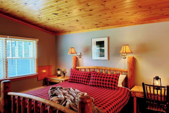 Room 3 of 84