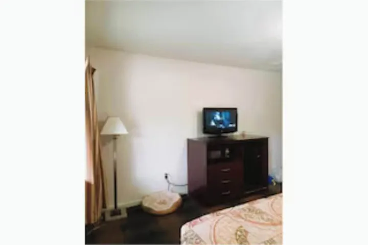 Room 5 of 13