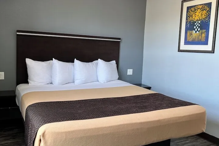 Room 4 of 18