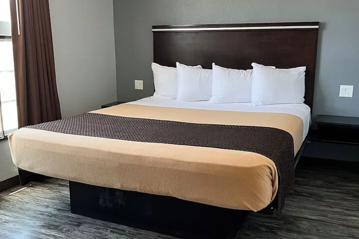 Room 3 of 18