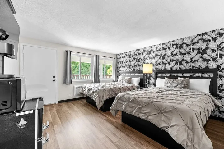 Room 2 of 77
