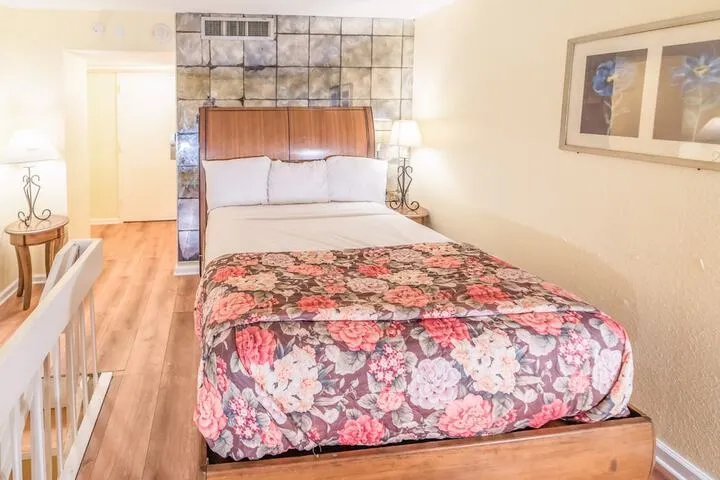 Room 4 of 7