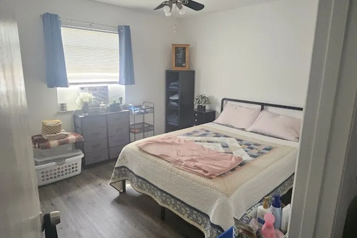 Room 4 of 10