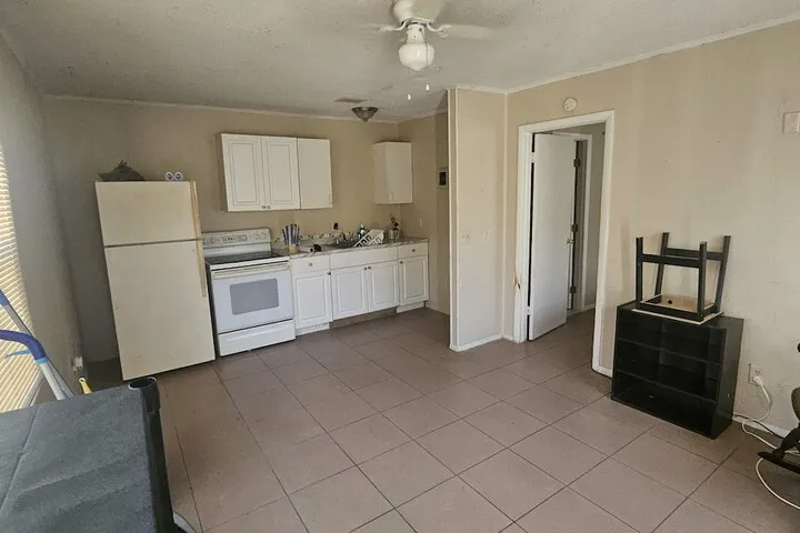Room 5 of 10