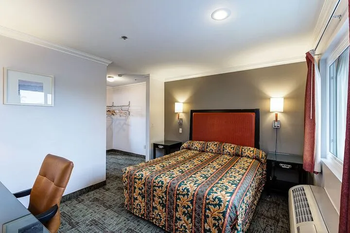 Room 4 of 23