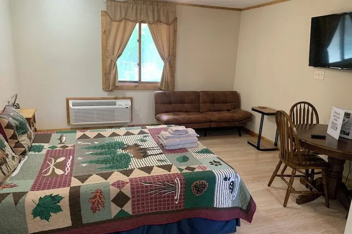 Room 4 of 18