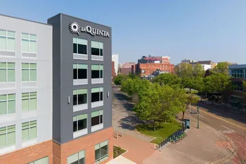 La Quinta Inn & Suites by Wyndham Chattanooga Downtown / South