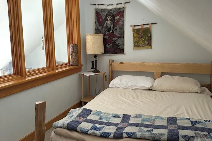 Room 5 of 11