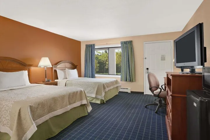 Room 4 of 7
