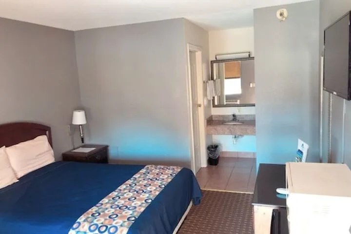 Room 4 of 23