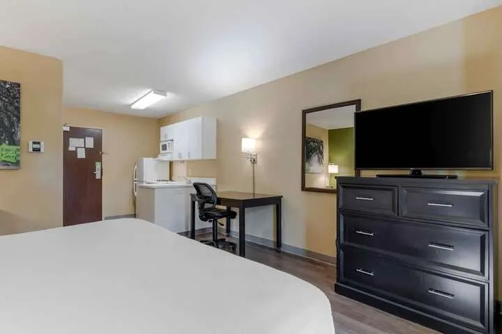 Room 10 of 24