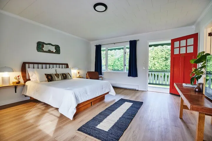 Room 3 of 20