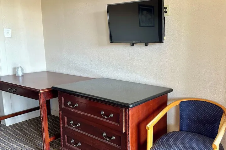 Room 4 of 11