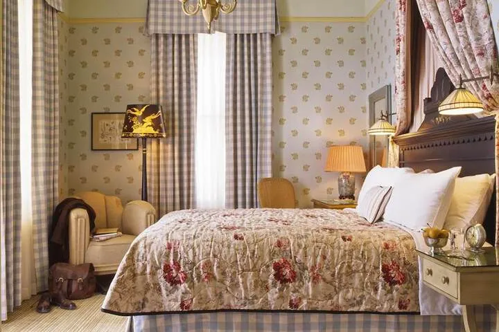 Room 4 of 76