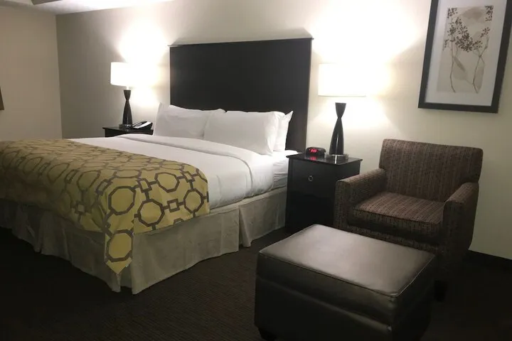 Room 4 of 48