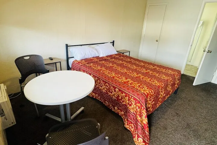 Room 2 of 9