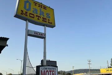 The Oaks Motel