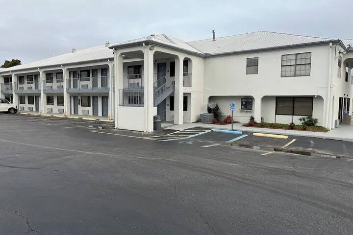 Hotel 4 of 5