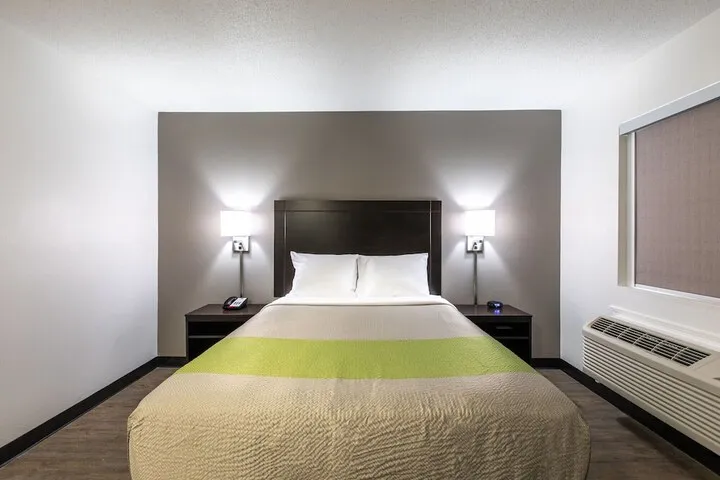 Room 5 of 18