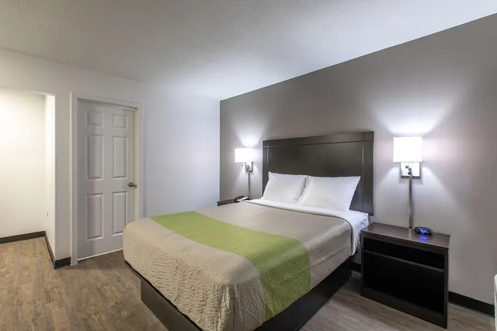 Room 4 of 18