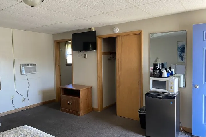 Room 5 of 6