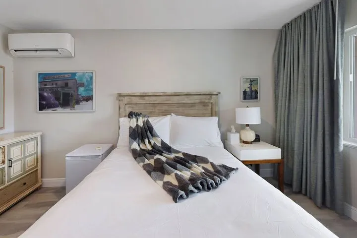 Room 4 of 68