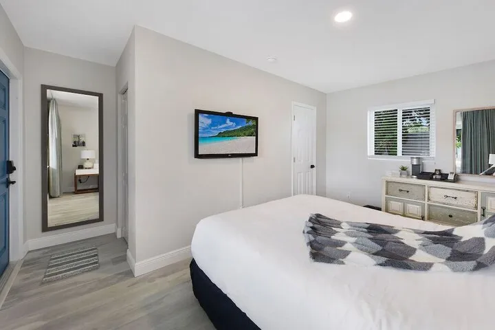 Room 3 of 68