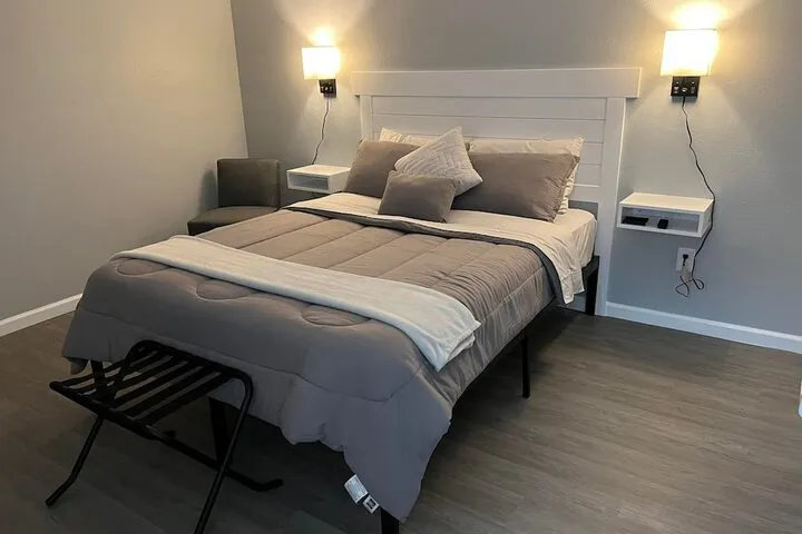 Room 2 of 6