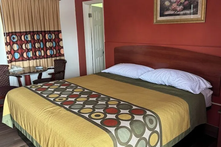 Room 3 of 23