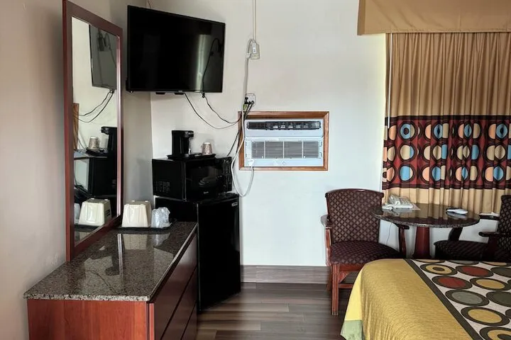 Room 4 of 23