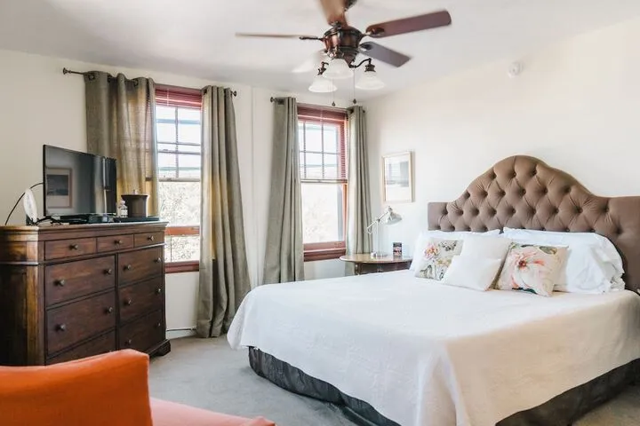 Room 3 of 60