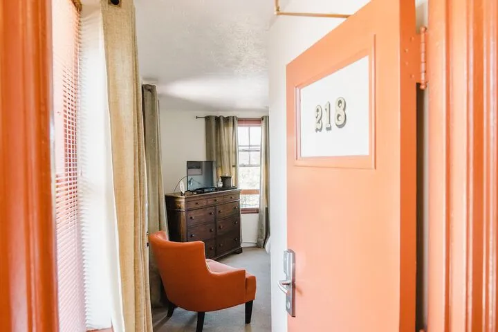 Room 4 of 60