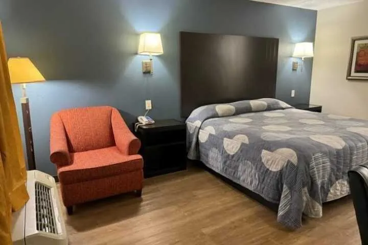 Room 3 of 7