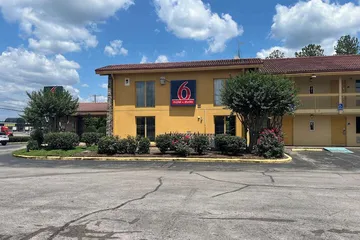 Studio 6 Extended Stay - Huntsville AL University Drive