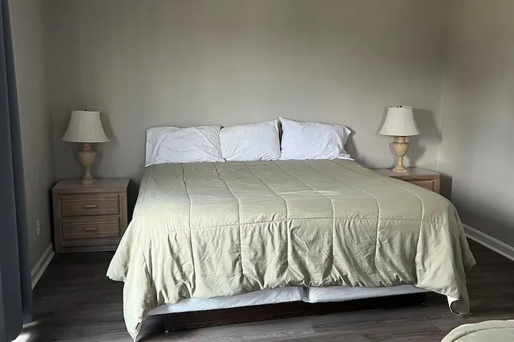 Room 5 of 28