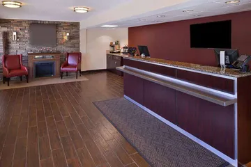 Super 8 by Wyndham Deerfield / Northbrook