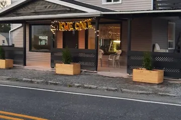 KWE Café & Auberge