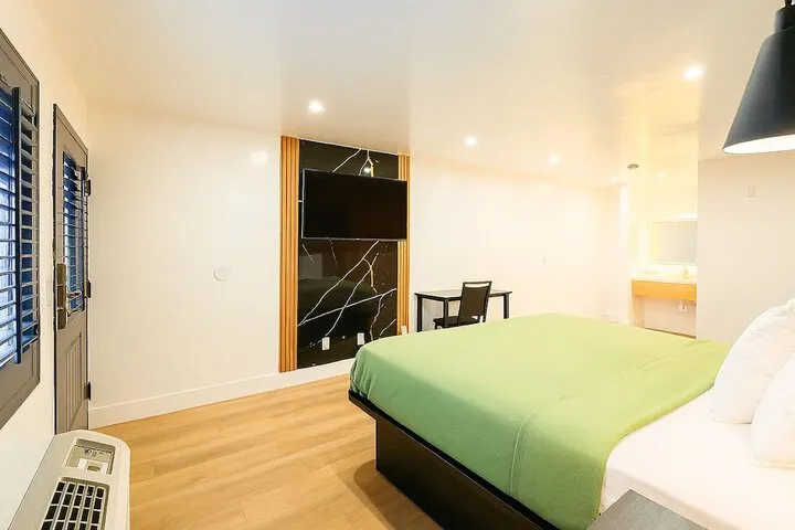 Room 4 of 23