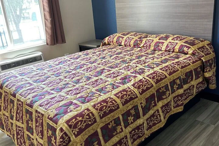 Room 4 of 17