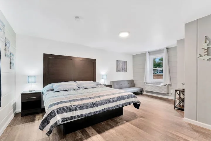 Room 4 of 23