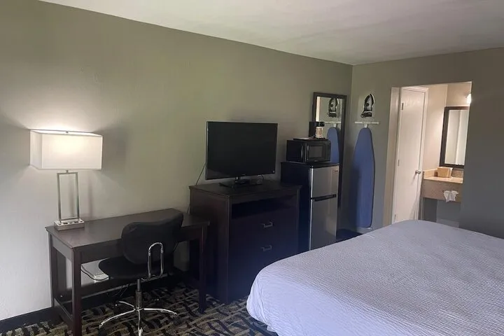Room 4 of 23